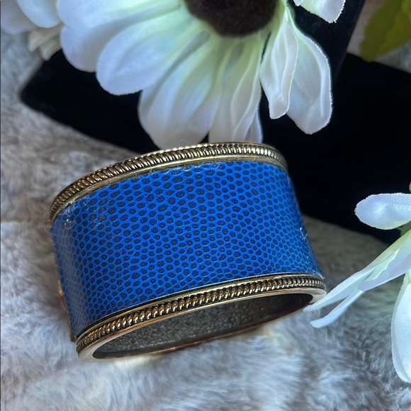 Elegant Blue and Silver Bracelet - Picture 8 of 8
